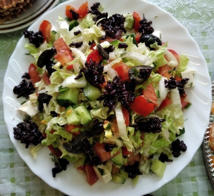 САЛАТ С ЧЕРНЫМ РИСОМ И ЯИЦОМ